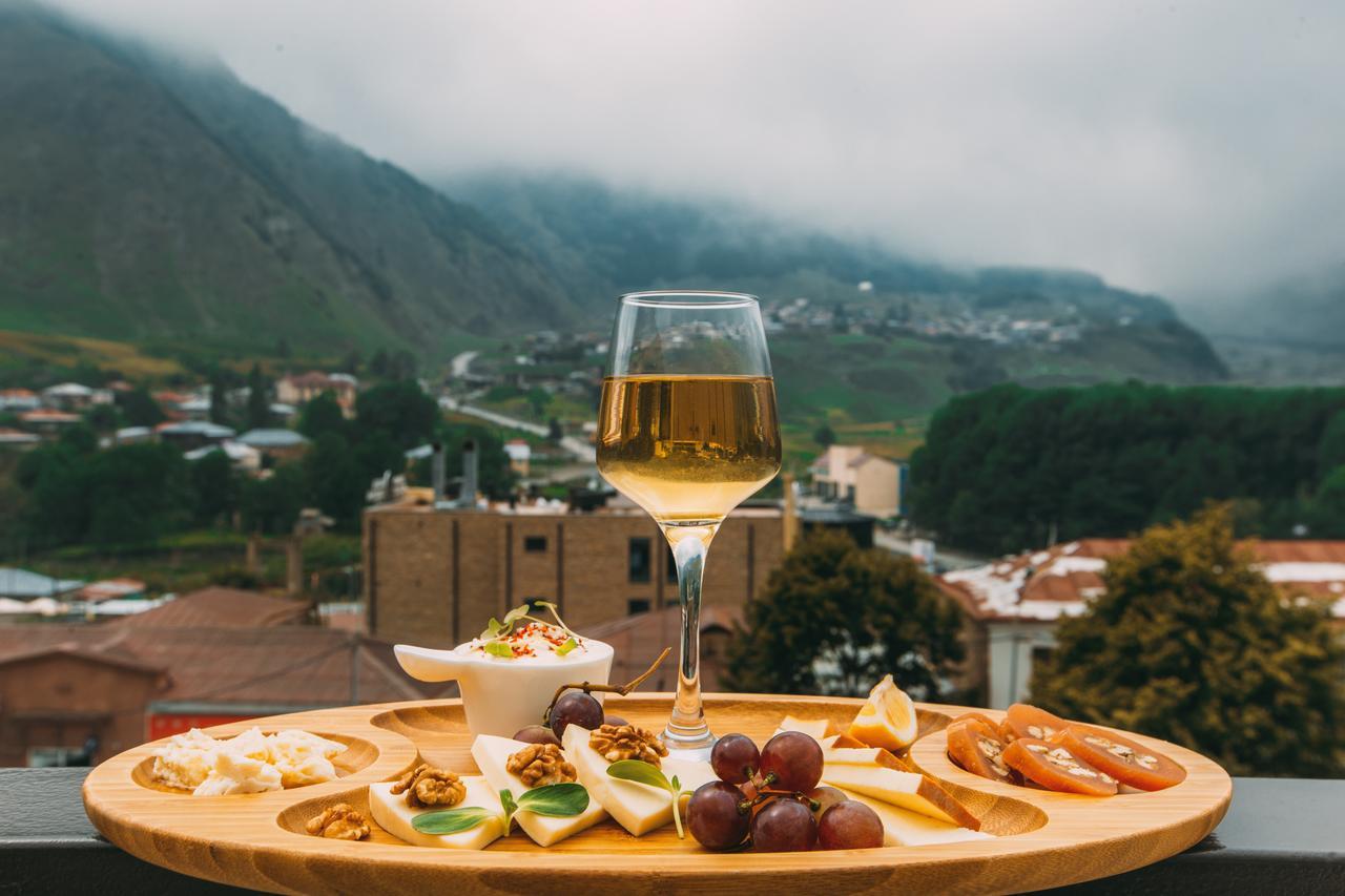Mount Inn Kazbegi Exterior foto
